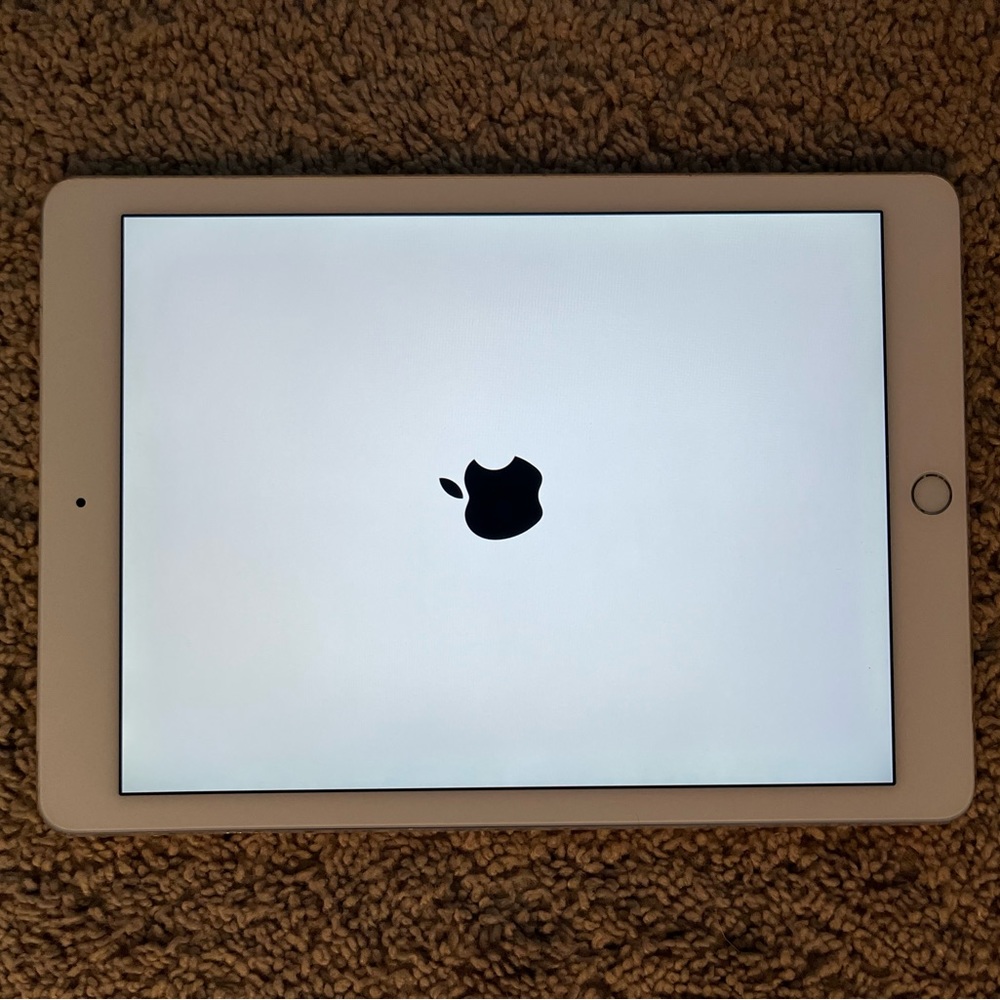 Absolutely Perfect Apple I Pad Air 2 (16GB). Wi-Fi and Cellular. A+ Condition!